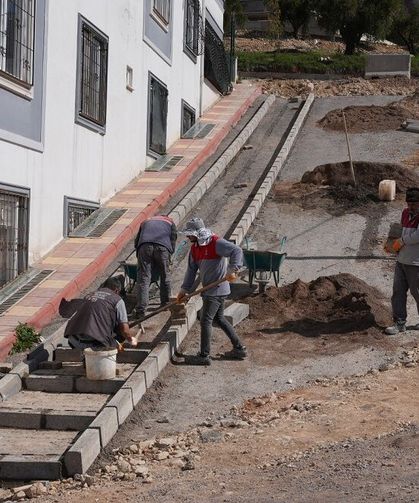 9 mahallede eş zamanlı kaldırım ve yol çalışması…