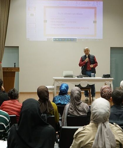 Yazarlık Akademisinde Edebiyatın Duygusal Derinliği Konuşuldu