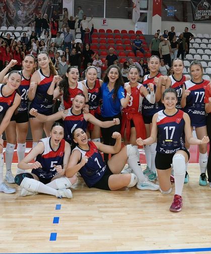 Büyükşehir’in Sultanları Taraftarı Önünde Kazandı