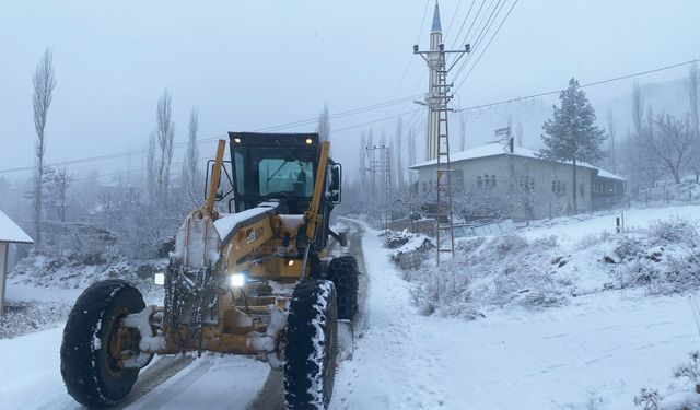 Kahramanmaraş'ta Kar Yağışı Sonrası Arterleri Ulaşıma Açık Tutuyor