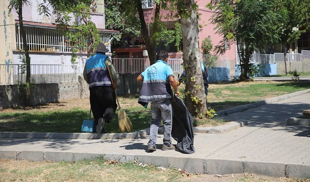 Dulkadiroğlu Namık Kemal Mahallesi Parklarına Özel Temizlik Çalışması…