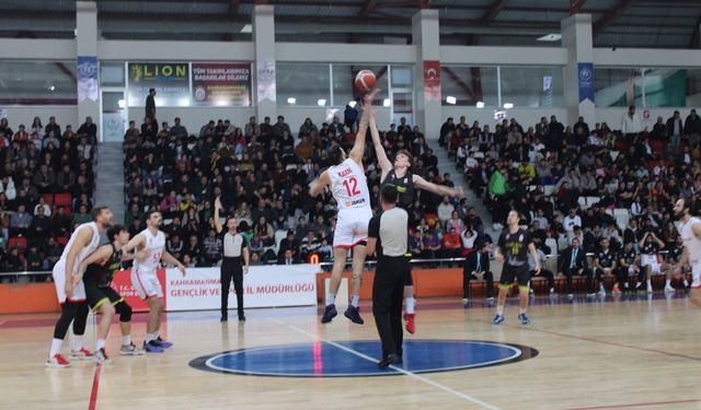 İstiklal Basketbol, Namağlup Liderliğini Sürdürüyor