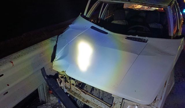 Kahramanmaraş’ta otomobil bariyerlere çarptı: 2 yaralı