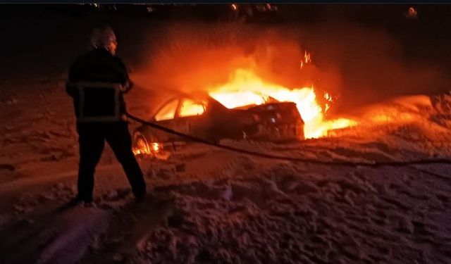 Afşin’de otomobil demir yığınına döndü