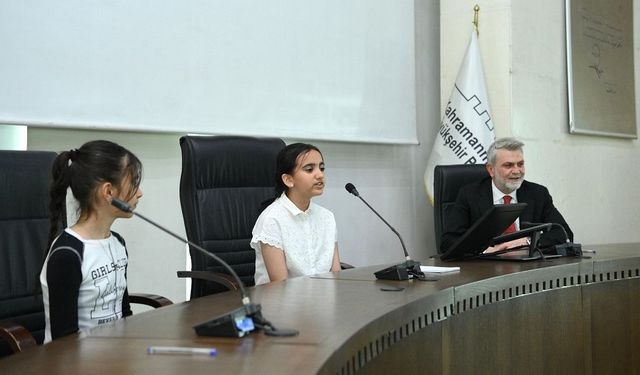 Başkan Görgel, Koltuğunu Minik Başkan Mina Nur’a Devretti