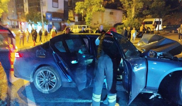 Kahramanmaraş’ta otomobil paramparça oldu