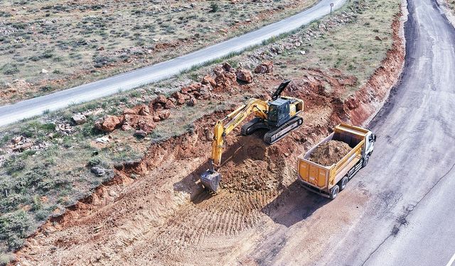 Afşin’de Yol Genişletme Çalışmalarına Devam Ediyor