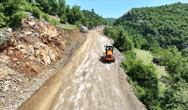 Andırın’da 10 Mahalleye Ulaşım yatırımı…
