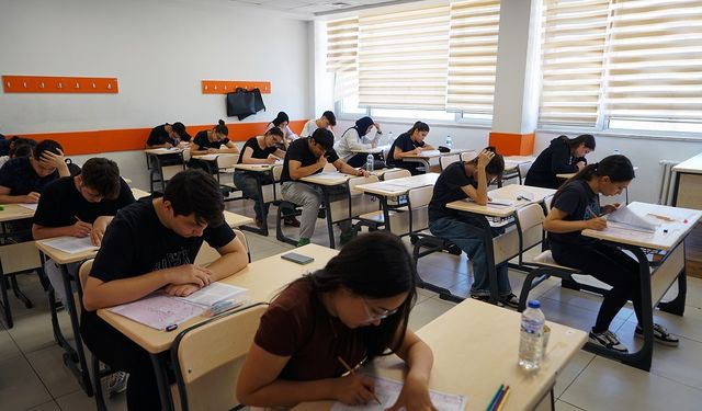11 İlçede Eş Zamanlı YKS Deneme Sınavı