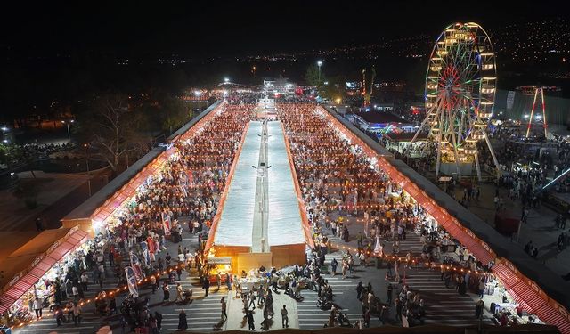 Geleneksel Ağustos Fuarı Üçüncü Gününde de Coşkuyla Devam Etti