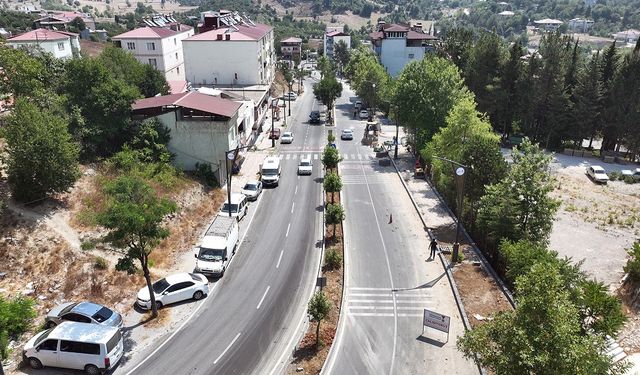 Andırın’ın Prestij Caddesi’ne Yürüyüş Yolları Kazandırılıyor