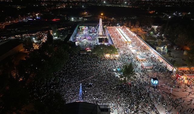 Geleneksel Ağustos Fuarı’na İlk Gün Ziyaretçi Akını Yaşandı