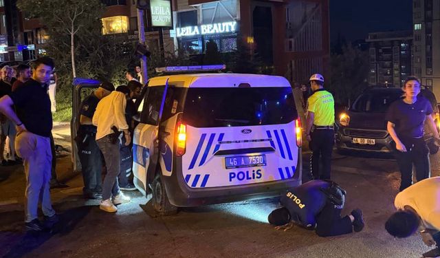 Kahramanmaraş’ta polis aracı ile otomobil çarpıştı: 1 Polis Memuru ve 4 Kişi Yaralandı