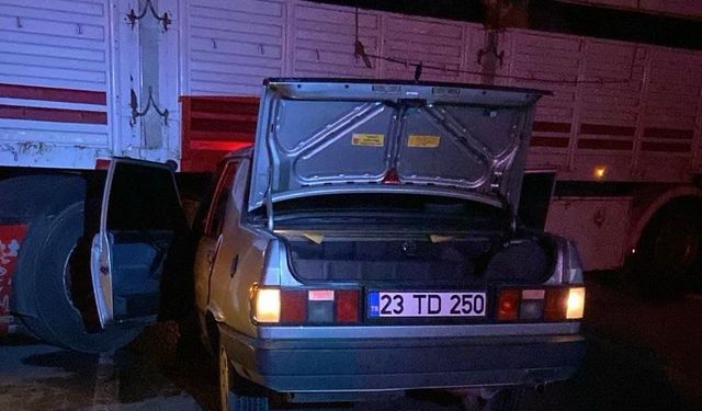 Kahramanmaraş’ta otomobil tıra ok gibi saplandı