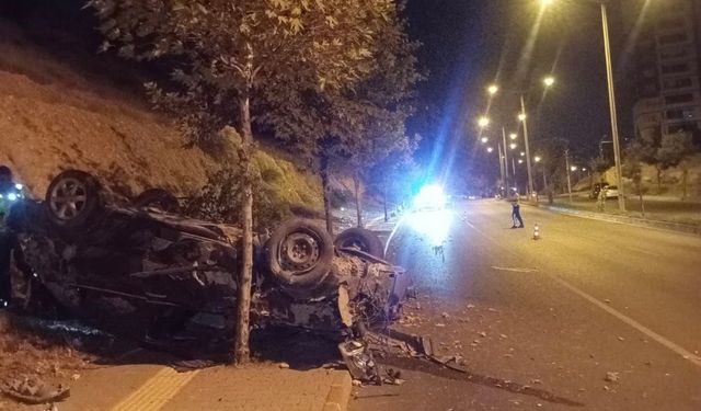 Kahramanmaraş’ta otomobil paramparça oldu