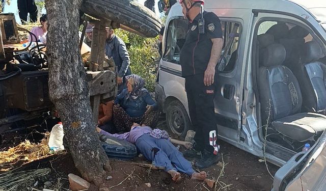 Kahramanmaraş’ta hafif ticari araç ile traktör çarpıştı: 2 yaralı