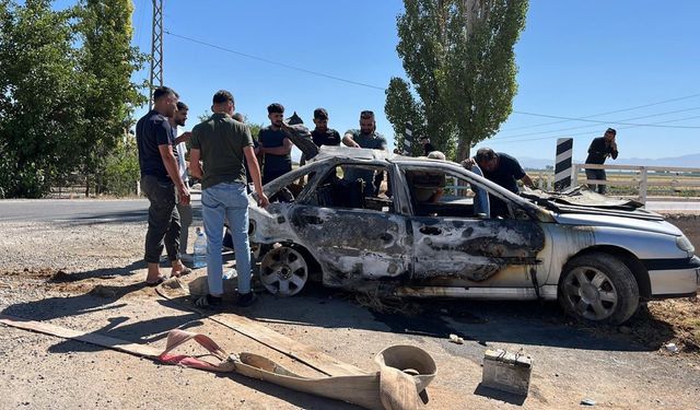 Kahramanmaraş’ta köprüden uçan otomobil yandı: 3 yaralı