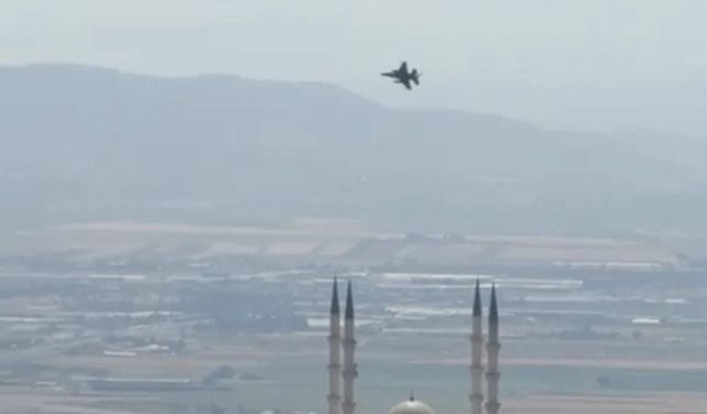 Kahramanmaraş’ta savaş uçakları Dünya’nın en büyük Türk Bayrağı için havalandı