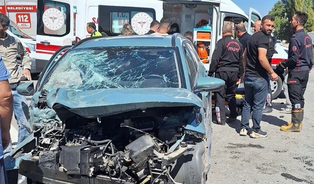 Kahramanmaraş’ta otomobil ile tır çarpıştı: 2 yaralı