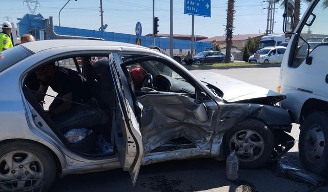 Kahramanmaraş’ta hafif ticari araç ile otomobil çarpıştı: 3 yaralı