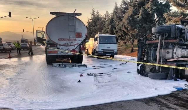 Kahramanmaraş’ta Feci Kaza: Tankere Çarpan Kamyonet Sürücüsü Hayatını Kaybetti