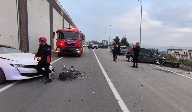 Kahramanmaraş’ta iki otomobil çarpıştı: 1’i ağır 2 yaralı