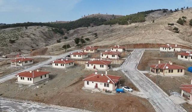 Kahramanmaraş’ta Depremzedeler Tevekkelli Köy Evlerine Yerleştirildi