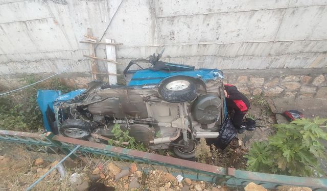 Kahramanmaraş’ta otomobil kanala uçtu: 3 yaralı