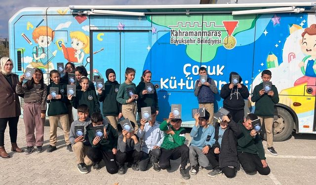 Mobil Kütüphane ile Kitapların Büyülü Dünyası Kırsala Taşındı