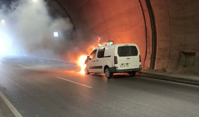 Kahramanmaraş’ta araç seyir halinde alev topuna döndü