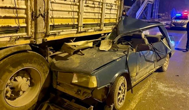 Kahramanmaraş’ta otomobil tıra arkadan çarptı: 3 yaralı