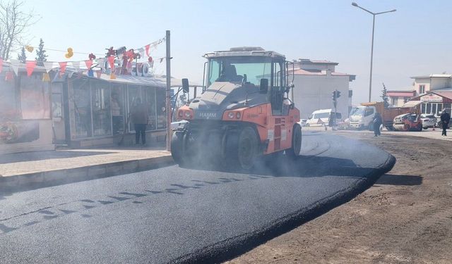 Altyapı Sonrası Yol Yenilemeleri Durmaksızın Sürüyor