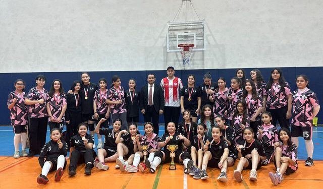 Kahramanmaraş’ta Hentbolda Çifte Başarı