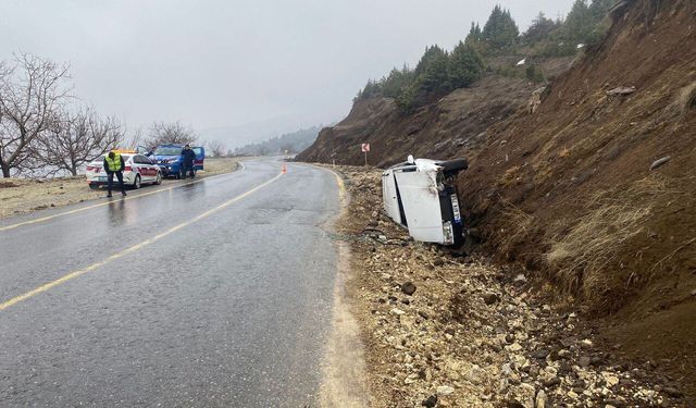 Kahramanmaraş’ta Otomobil Devrildi: 3 Kişi Yaralandı