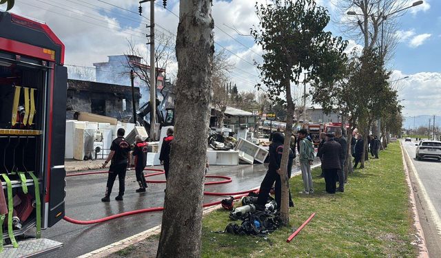 İkinci El Eşya Dükkanında Yangın Paniği