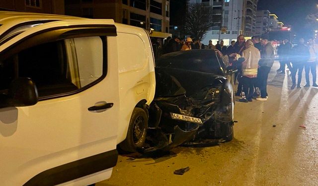 Afşin’de Otomobil Park Halindeki 4 Araca Çarptı: 1 Yaralı