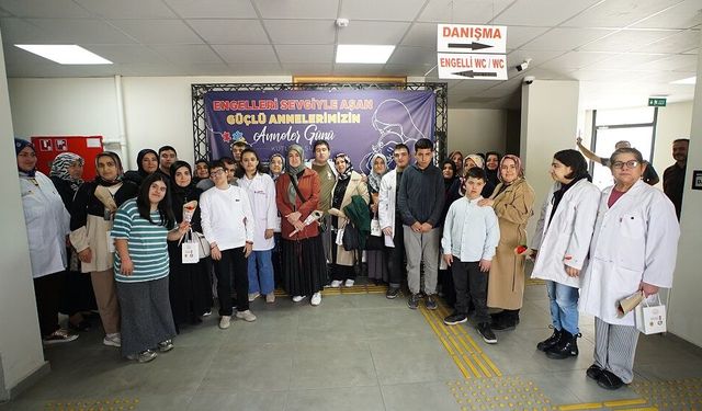 Engelsiz Yaşam Merkezi’nde Anneler Günü Kutlandı