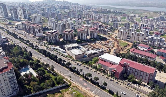 Kahramanmaraş’ın Yeni Nesil Gençlik ve Spor Kompleksi Hızla Yükseliyor