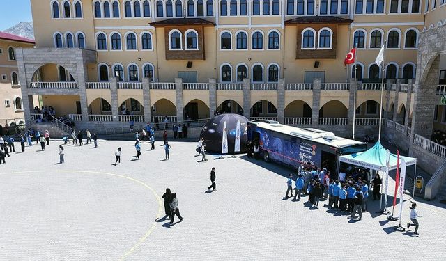 Pusula Maraş’ın Bilim Otobüsü Elbistan’da!