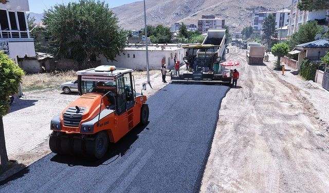 Yeni Haftada 4 İlçe 37 Farklı Noktada Sıcak Asfalt Mesaisi