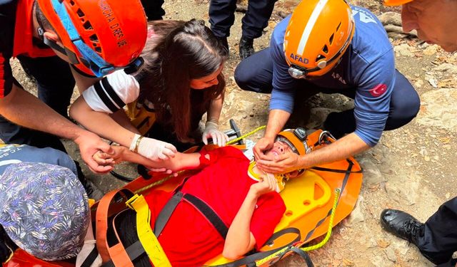Kahramanmaraş’ta mağarada mahsur kalan 14 yaşındaki çocuk kurtarıldı