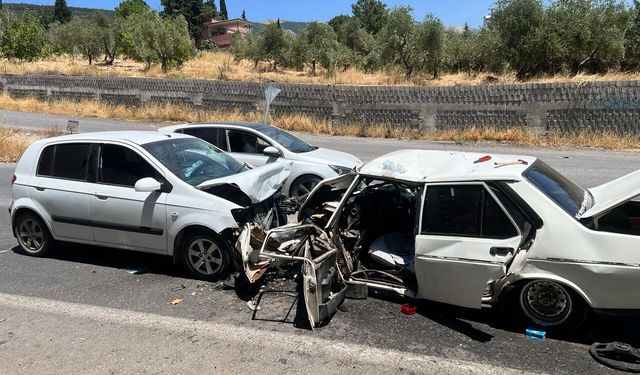 Kahramanmaraş’ta iki otomobil kafa kafaya çarpıştı: 2 yaralı