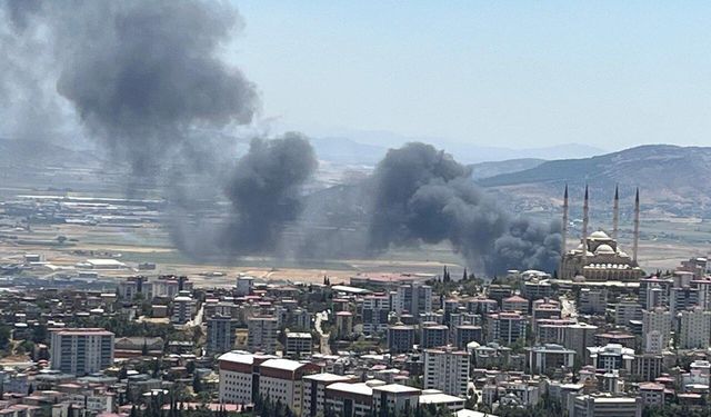 Kahramanmaraş’ta plastik deposu ve tekstil fabrikasında yangın