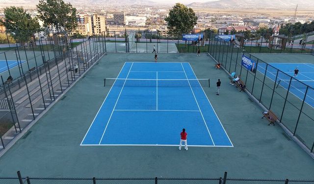 Ödüllü Turnuvada 180 Sporcu Şampiyonluk İçin Ter Döküyor!