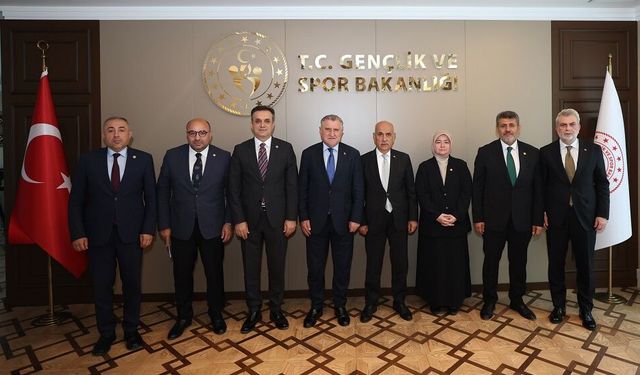 AK Parti Kahramanmaraş Heyeti Gençlik ve Spor Bakanı Bak ile Bir Araya Geldi
