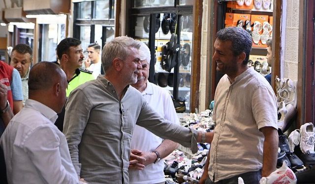 Başkan Görgel, Kapalı Çarşı’da Esnaf ve Vatandaşlarla Bir Araya Geldi