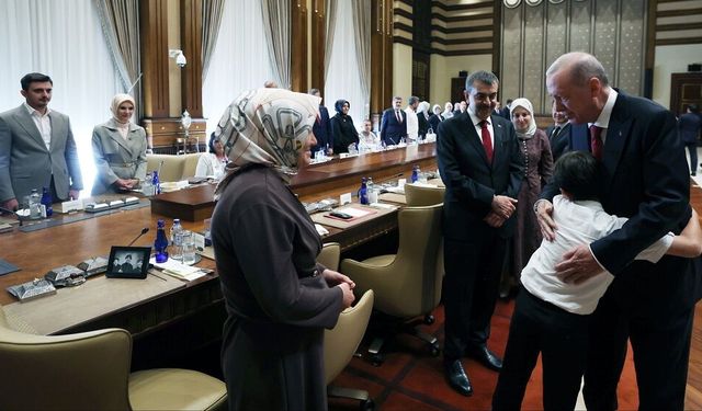 Cumhurbaşkanı Erdoğan, Ayser Çalık Ortaokulu Şehitlerinin Aileleriyle Bir Araya Geldi