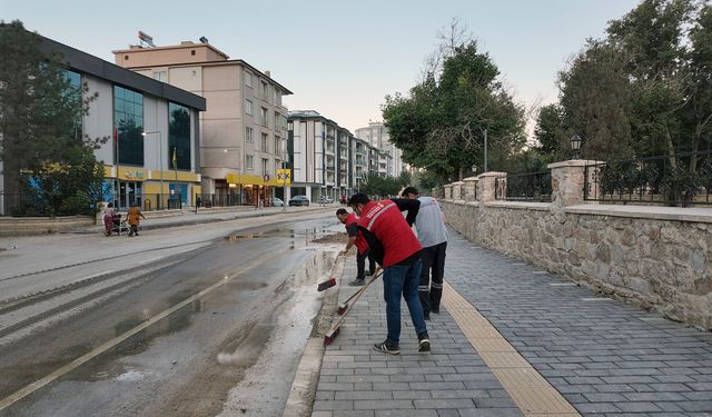 Elbistan Pınarbaşı Caddesi Büyükşehir’in Çalışmalarıyla Tertemiz