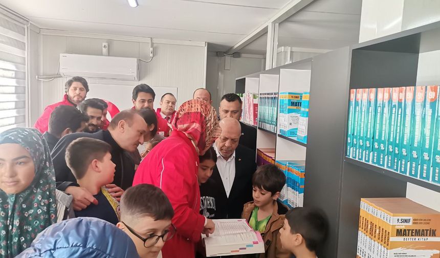 Kızılay ve HAK-İŞ depremzede çocuklar için kütüphane açtı
