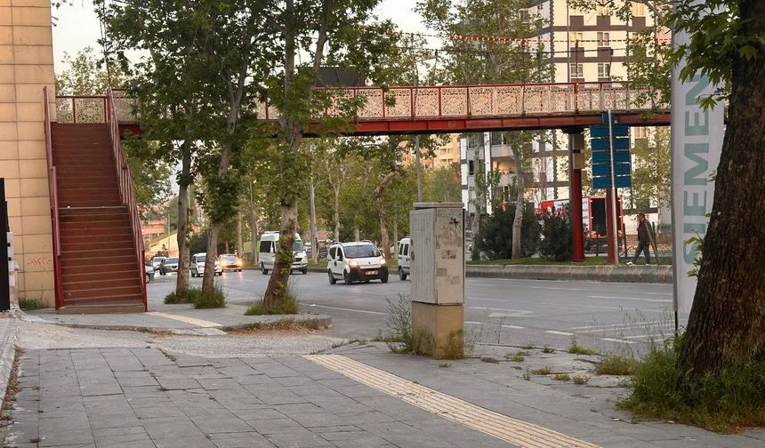 Kahramanmaraş'ta Yol Güvenliği Tehlikede: Refüj Geçişleri Cinayete Davetiye Çıkarıyor